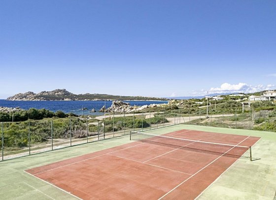 Mangia's Santa Teresa Sardinia, Curio Collection by Hilton