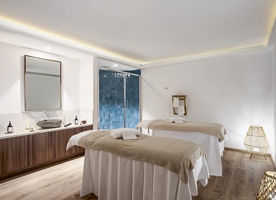 Mangia's Santa Teresa Sardinia, Curio Collection by Hilton