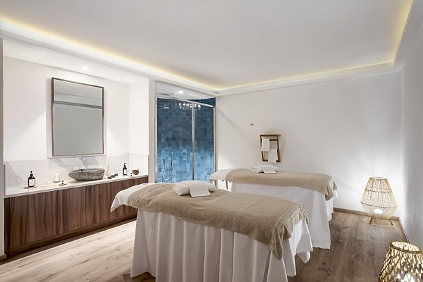 Mangia's Santa Teresa Sardinia, Curio Collection by Hilton