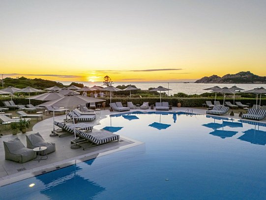 Mangia's Santa Teresa Sardinia, Curio Collection by Hilton