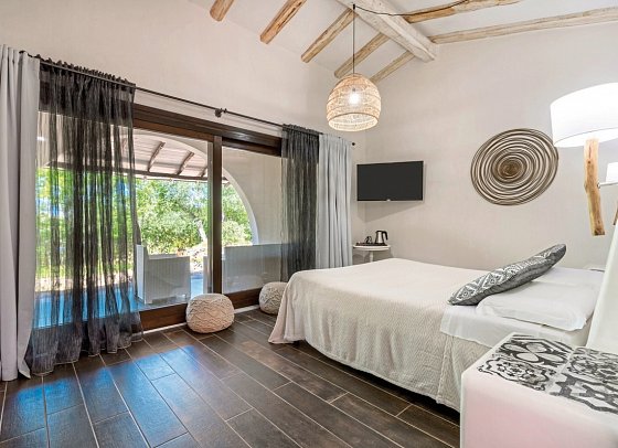 Galanias Hotel & Retreat
