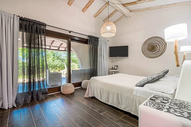 Galanias Hotel & Retreat