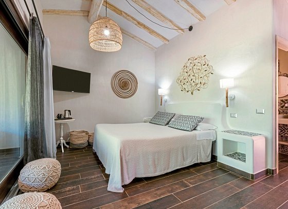 Galanias Hotel & Retreat