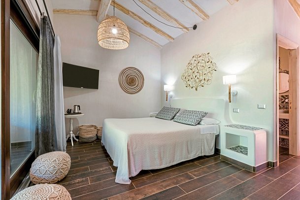 Galanias Hotel & Retreat