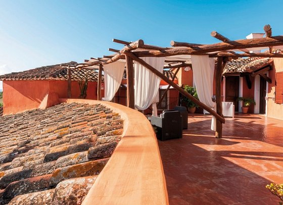 Galanias Hotel & Retreat