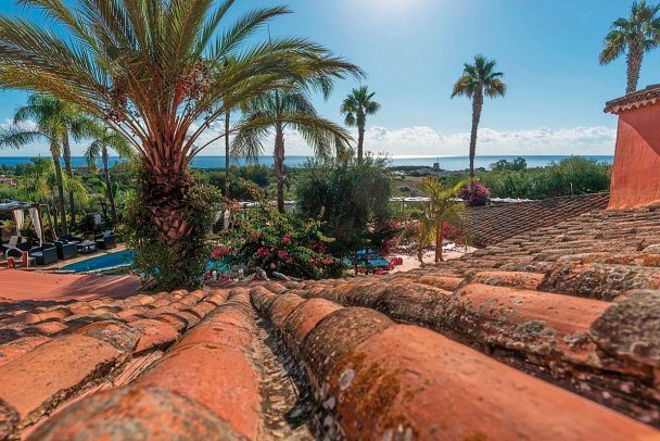 Galanias Hotel & Retreat