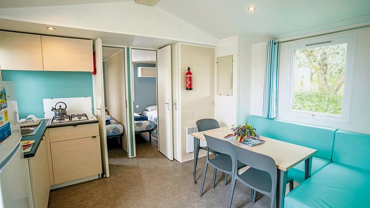 Camping Village Bella Sardinia (by Happy Camp) - Wohnbeispiel Mobilheim Happy Premium (Zimmercodierung CM1)