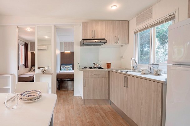 Baia Holiday Isuledda - Wohnbeispiel Mobilheim Baia Sardinia (Zimmercodierung CB4)