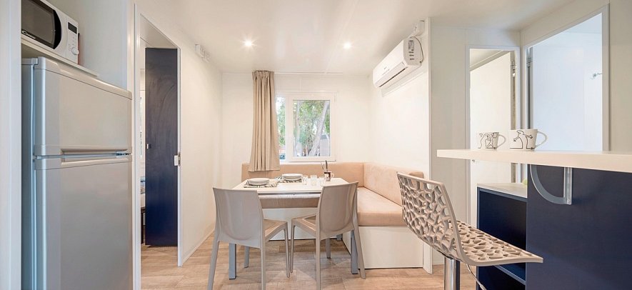 Baia Holiday Isuledda - Wohnbeispiel Mobilheim Baia Elite (Zimmercodierung CB5)