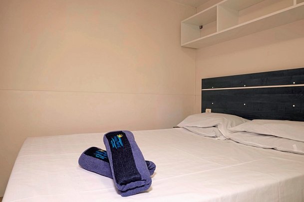 Camping S'Ena Arrubia (by Happy Camp) - Wonbeispiel Mobilheim Happy Easy (Zimmercodierung CG1)