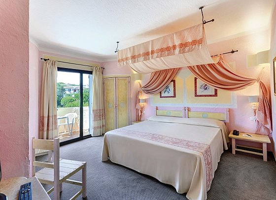 Grand Hotel Smeraldo Beach - Wohnbeispiel Doppelzimmer Bergblick (Zimmercodierung D1B)