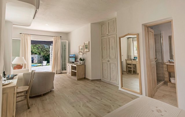 Grand Relais dei Nuraghi - Wohneispiel Juniorsuite Garten und Privatpool (Zimmercodierung J1R)