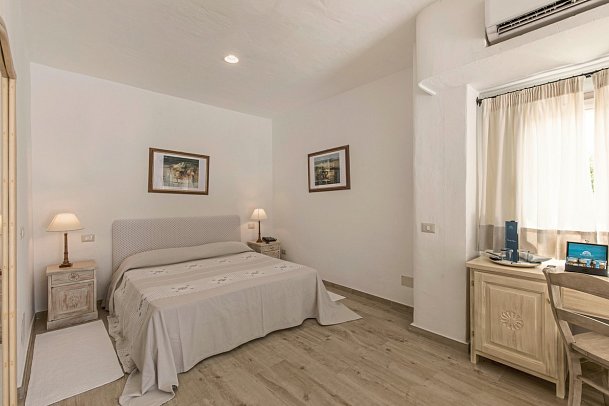 Grand Relais dei Nuraghi - Wohneispiel Juniorsuite Garten und Privatpool (Zimmercodierung J1R)