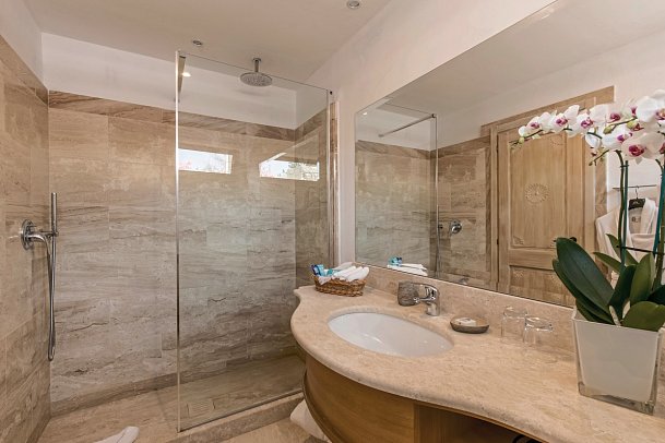 Grand Relais dei Nuraghi - Wohneispiel Juniorsuite Garten und Privatpool (Zimmercodierung J1R)