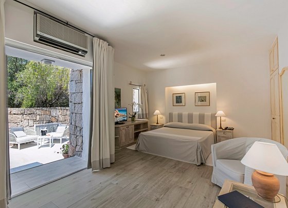 Grand Relais dei Nuraghi - Wohneispiel Juniorsuite mit Garten (Zimmercodierung J1G)