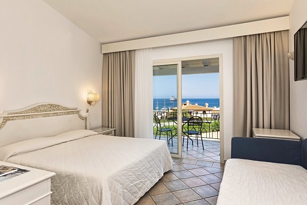 Grand Hotel in Porto Cervo - Wohnbeispiel Doppelzimmer Komfort Meerblick (Zimmercodierung DFM)