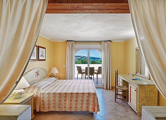 Colonna Beach Hotel & Residence