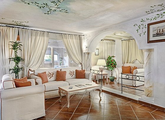 Colonna Beach Hotel & Residence