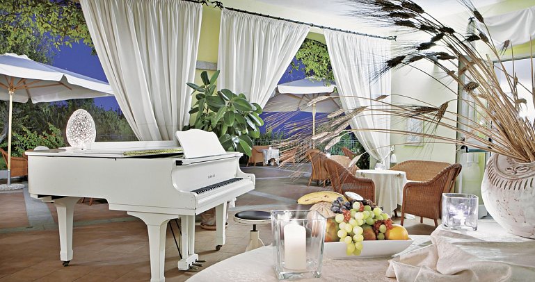 Gabbiano Azzurro Hotel & Suites