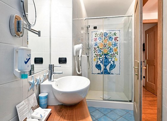 Hotel Resort & SPA Baia Caddinas - Wohnbeispiel Family Suite (Zimmercodierung FB1)