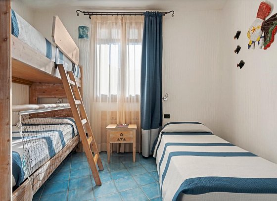 Hotel Resort & SPA Baia Caddinas - Wohnbeispiel Family Suite (Zimmercodierung FB1)