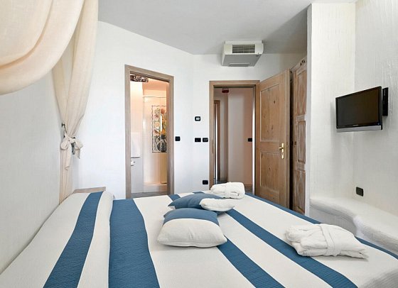 Hotel Resort & SPA Baia Caddinas - Wohnbeispiel Family Suite (Zimmercodierungen FB2 & FB3)