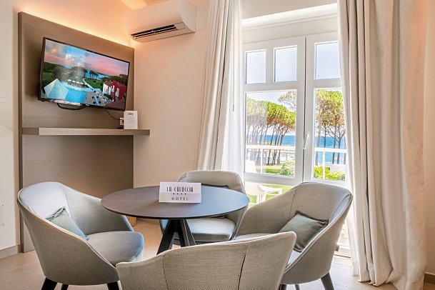 La Coluccia Hotel & Beach Club - Wohnbeispiel Juniorsuite Meerblick