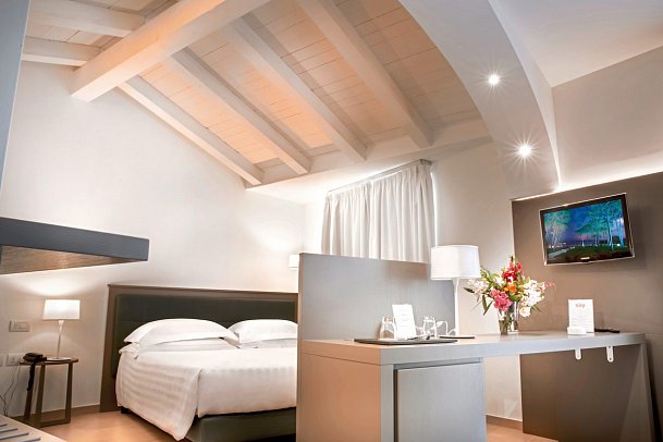 La Coluccia Hotel & Beach Club - Wohnbeispiel Juniorsuite (Zimmercodierung J1G)