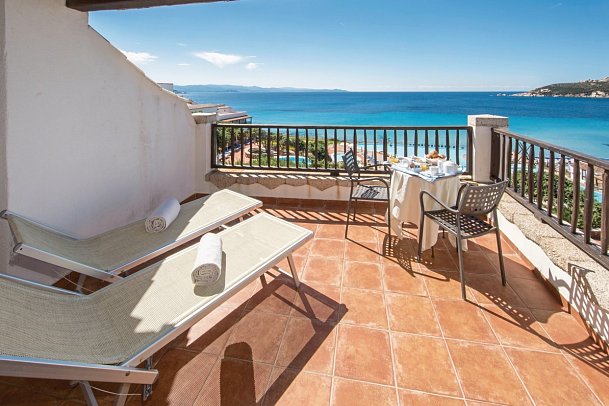 Grand Hotel Colonna Capo Testa - Wohnbeispiel Doppelzimmer Deluxe Meerblick (Zimmercodierungen DDM & DPM)