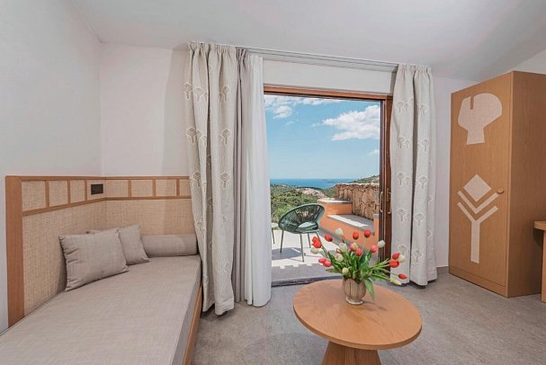 Myo Hotel Rocce Sarde - Wohnbeispiel Juniorsuite Meerblick (Zimmercodierung J1M)