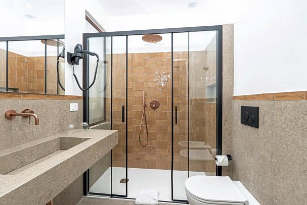 Myo Hotel Rocce Sarde - Wohnbeispiel Juniorsuite Meerblick (Zimmercodierung J1M)