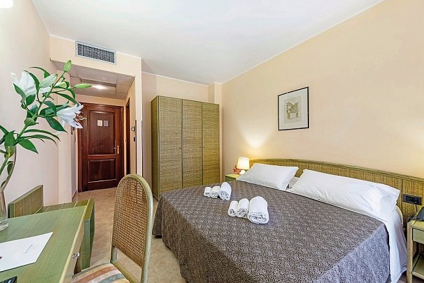 Rina Hotel - Wohnbeispiel Doppelzimmer Standard (Zimmercodierungen DG1 & DG2)