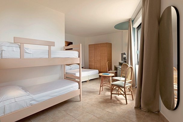 Rina Hotel - Wohnbeispiel Doppelzimmer Standard Vierbett (Zimmercodierung RB2)