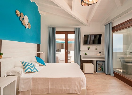 Hotel I Ginepri - Wohnbeispiel Doppelzimmer Superior Meerblick (Zimmercodierung DSM)