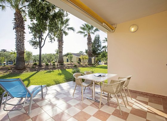 Sentido Tirreno Resort - Wohnbeispiel Doppelzimmer Classic Terrasse (Zimmercodierung D1G)