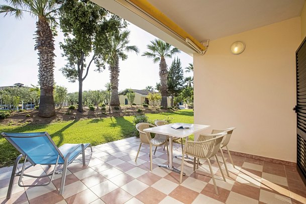 Sentido Tirreno Resort - Wohnbeispiel Doppelzimmer Classic Terrasse (Zimmercodierung D1G)