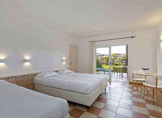 Sentido Tirreno Resort - Wohnbeispiel Doppelzimmer Classic Terrasse (Zimmercodierung D1G)