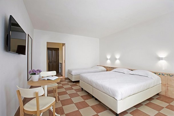 Sentido Tirreno Resort - Wohnbeispiel Doppelzimmer Classic Terrasse (Zimmercodierung D1G)