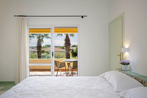 Sentido Tirreno Resort - Wohnbeispiel Doppelzimmer Classic Balkon (Zimmercodierung DB1)