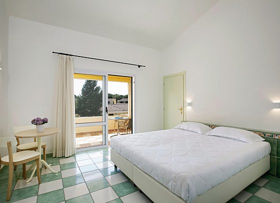 Sentido Tirreno Resort - Wohnbeispiel Doppelzimmer Classic Balkon (Zimmercodierung DB1)
