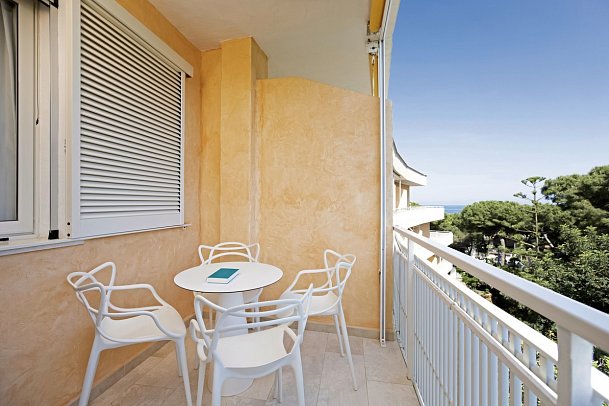 Sentido Tirreno Resort - Wohnbeispiel Familienzimmer (Zimmercodierungen FB1 & JB1)