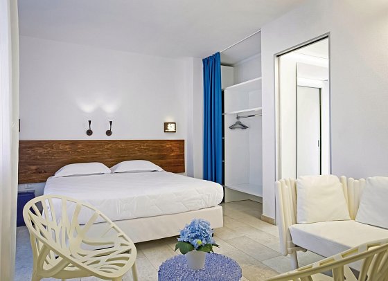 Sentido Tirreno Resort - Wohnbeispiel Familienzimmer (Zimmercodierungen FB1 & JB1)