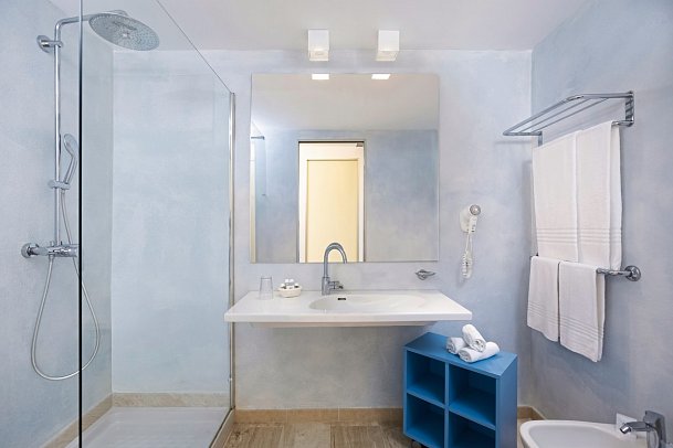 Sentido Tirreno Resort - Wohnbeispiel Familienzimmer (Zimmercodierungen FB1 & JB1)