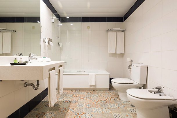Legendary Porto Hotel - Beispiel Bad Doppelzimmer (Zimmercodierung DB1)