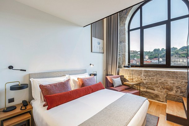 Neya Porto