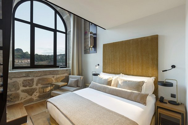Neya Porto