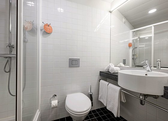 Star Inn Porto - Badbeispiel Doppelzimmer (Zimmercodierung DB1)