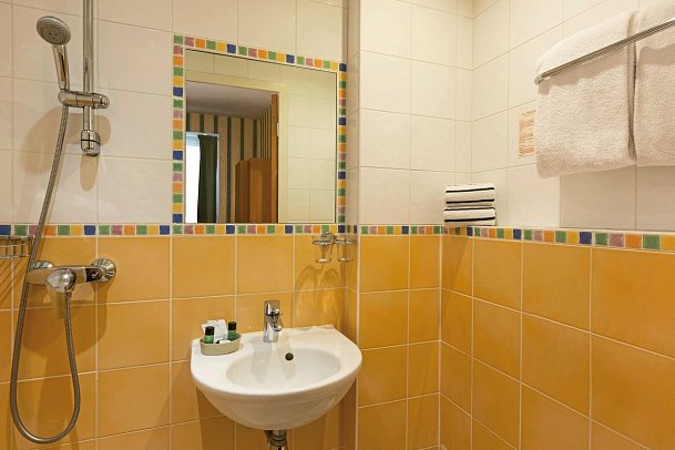 Hotel Maison du Pré - Beispiel Bad Doppelzimmer (Zimmercodierung DB1)