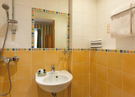 Hotel Maison du Pré - Beispiel Bad Doppelzimmer (Zimmercodierung DB1)