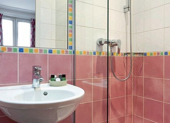 Hotel Maison du Pré - Beispiel Bad Doppelzimmer (Zimmercodierung DB1)